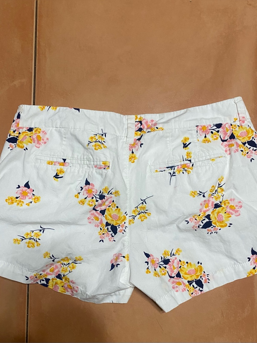 OLD NAVY SHORTS. SIZE 6